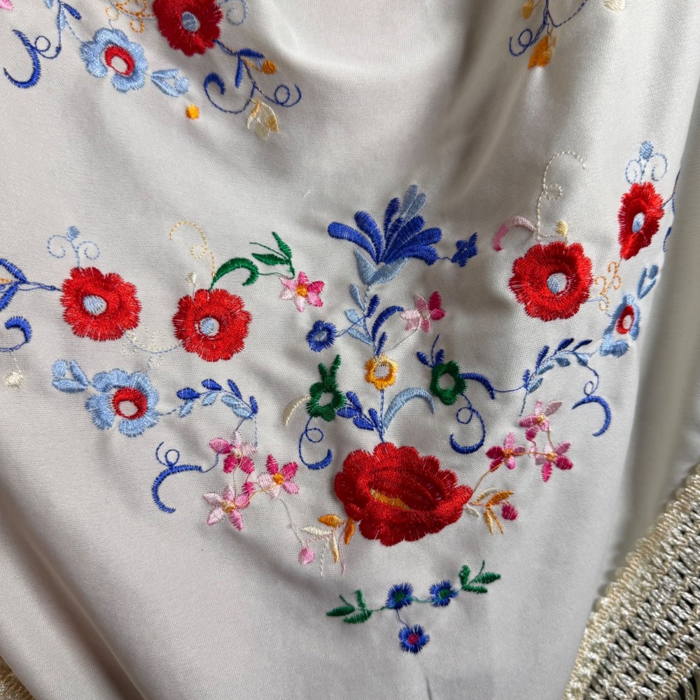 VTG 70s Boho Cream Floral Embroidered Whimsy Prairie Fringe Hem Shawl One Size - Picture 11 of 13